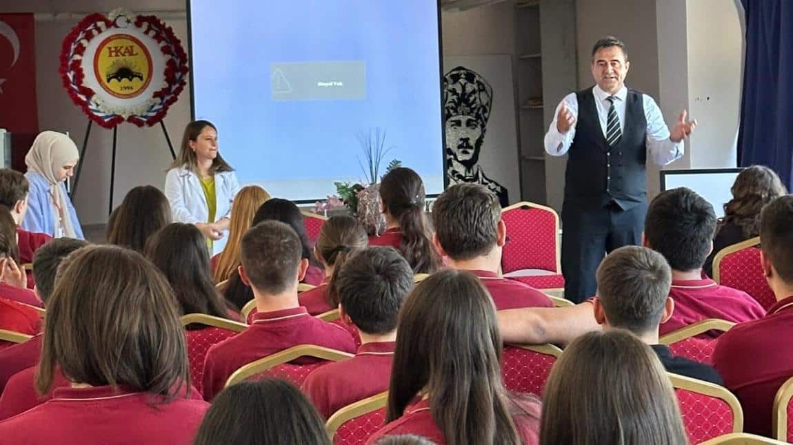 DÜNYA İLK YARDIM GÜNÜ KAPSAMINDA DOKTOR VE HEMŞİRELERİMİZ ÖĞRENCİLERİMİZE EĞİTİM VERDİLER.